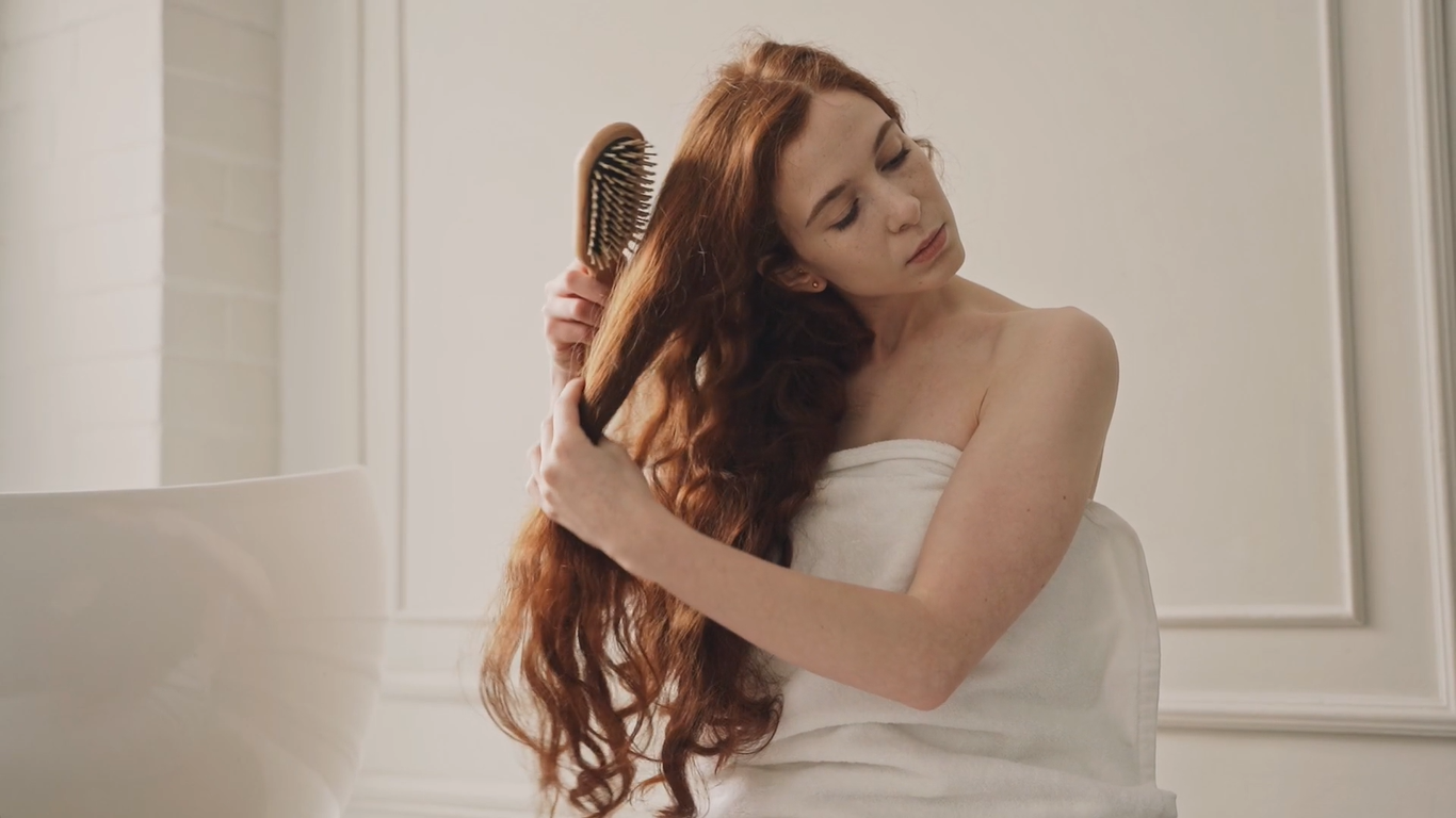 Comment choisir une brosse selon son type de cheveux ?