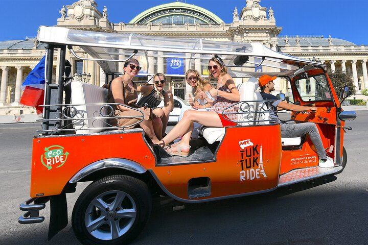 Laissez vous guider et parcourez Paris en tuktuk avec TUKTUK RIDE.
