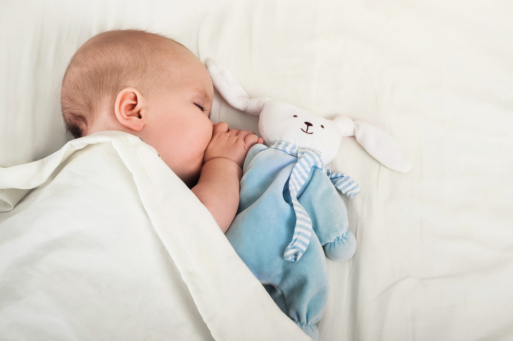 Comment Habiller Bébé la Nuit : Conseils pour un Sommeil Doux et Sûr