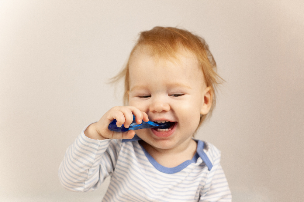 Brosse à Dent Bébé : Comment Choisir et Prendre Soin des Dents de Votre Enfant