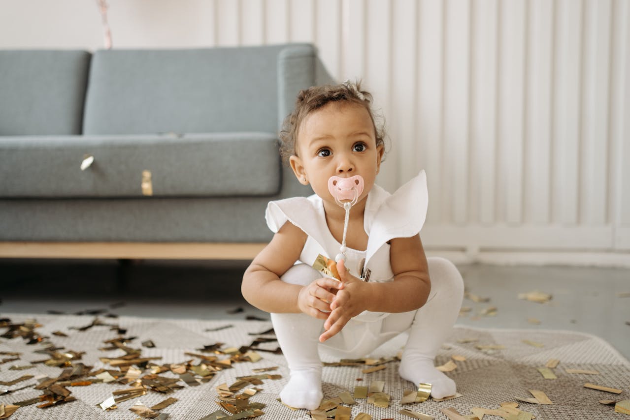 Astuces pour que bébé garde sa tétine : dites adieu aux réveils nocturnes !
