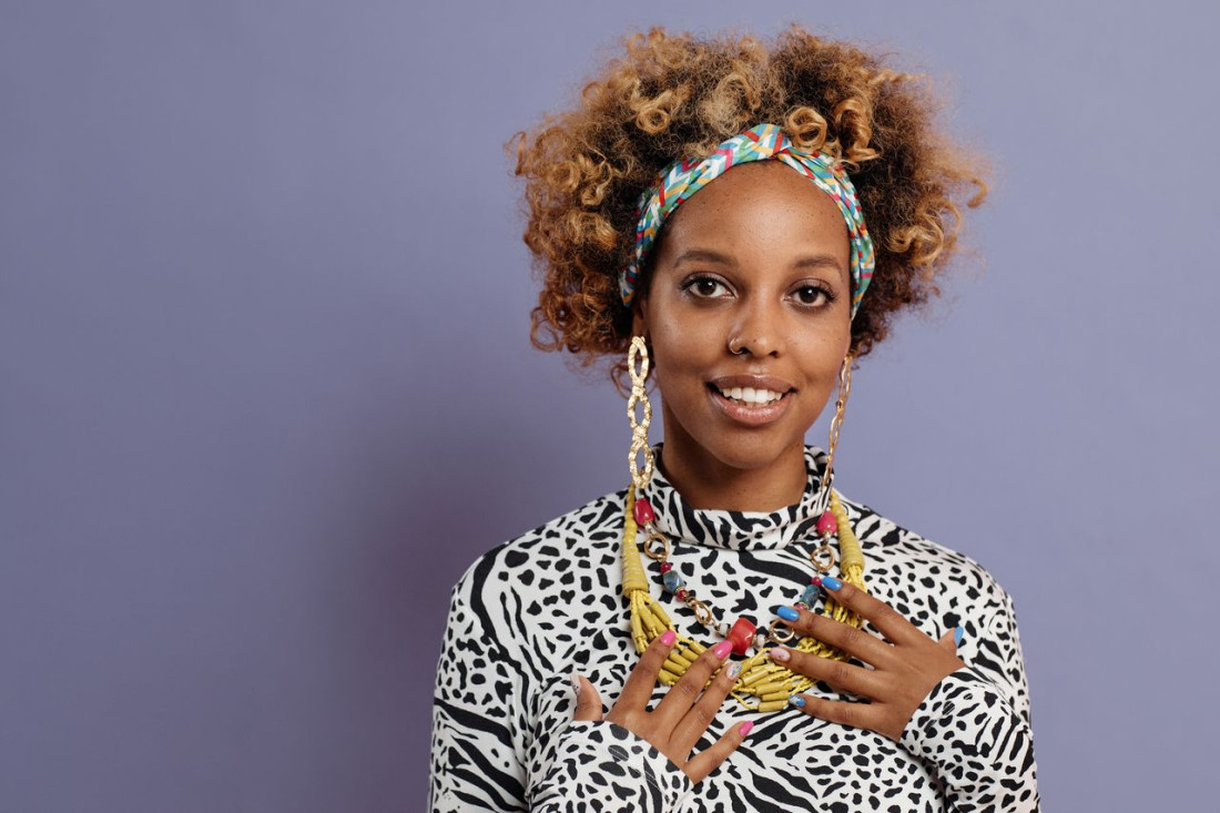 Comment choisir des bijoux qui mettent en valeur son style sans en faire trop ?